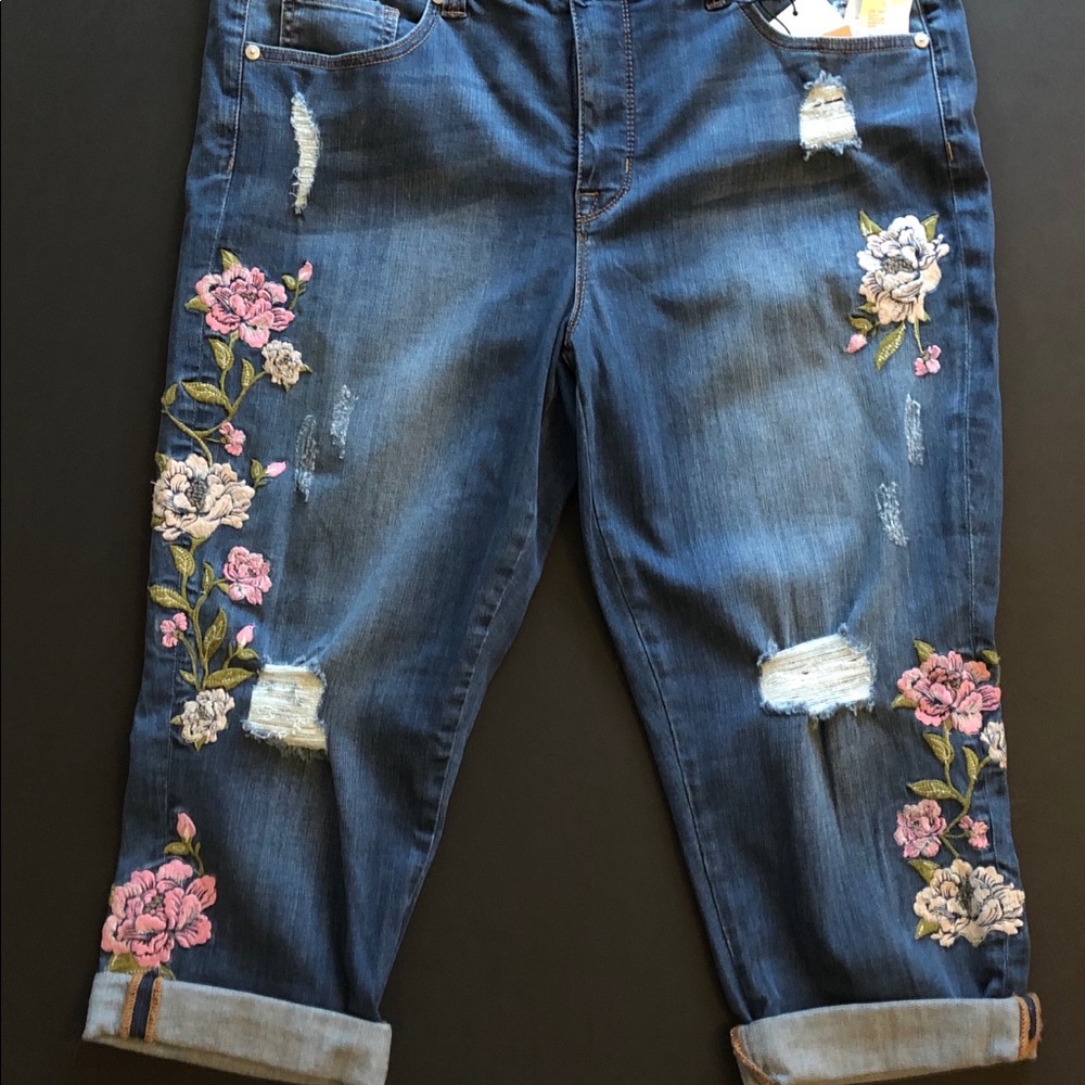 NWT Melissa McCarthy Seven7 Embroidered Jeans 18W